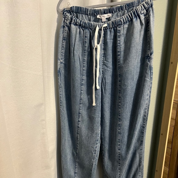 Women’s Wide leg pull on denim pants size medium - Picture 1 of 3